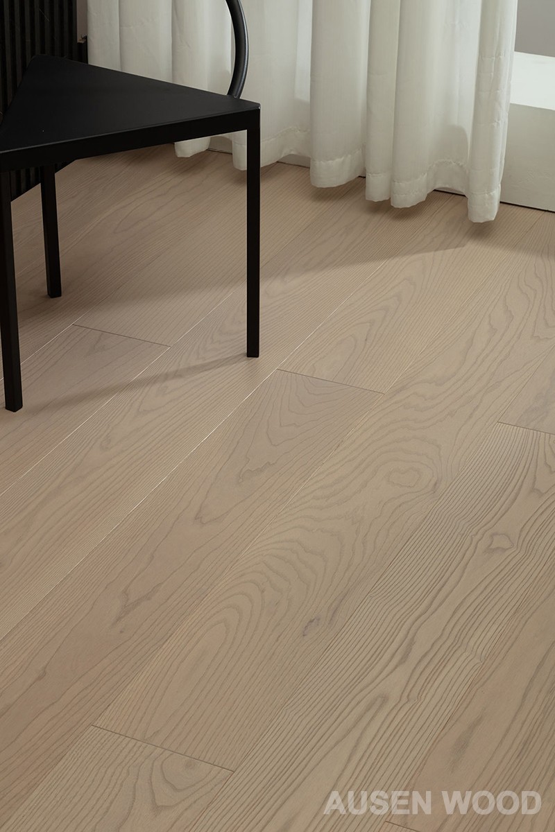 Široki podovi od jasena od tvrdog drveta